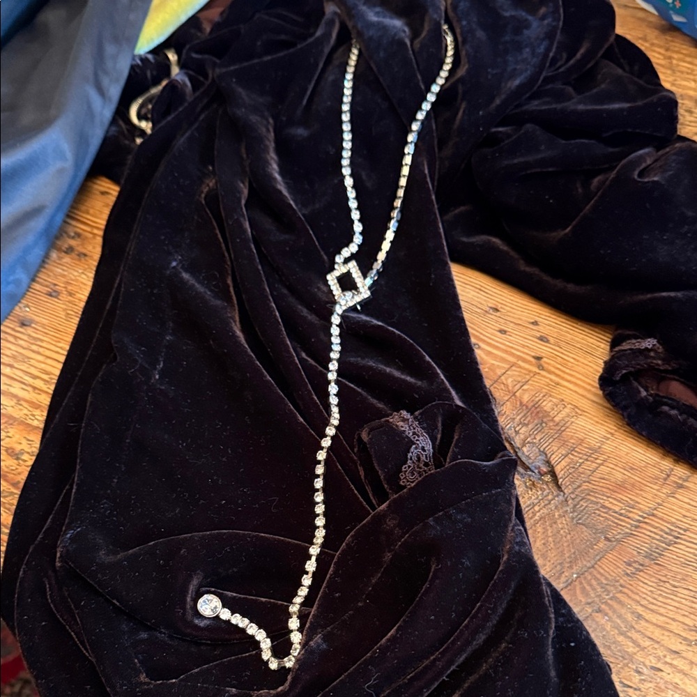 Classy Rhinestone Lariat Necklace in Silver Tone